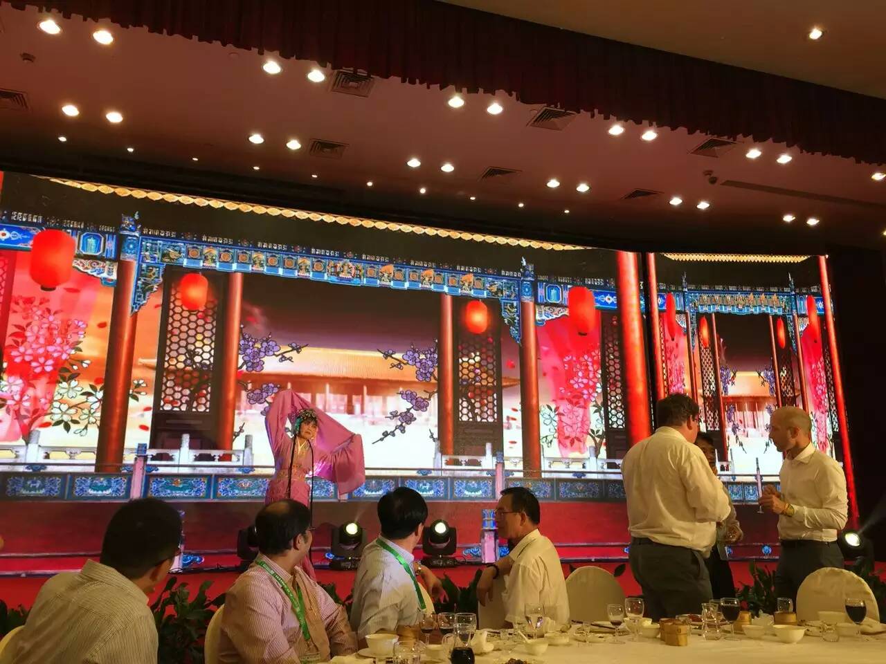  2015年龍普晚宴人數(shù)達(dá)2000人，您被邀請(qǐng)了嗎？